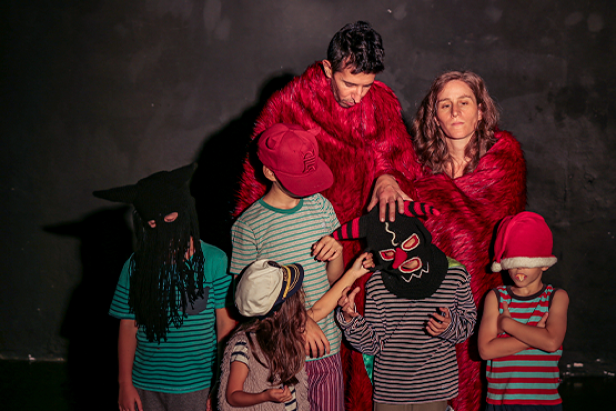 Familia de Artistas – Latituds | © Santiago Adur Familia de Artistas – Latituds | © Santiago Adur