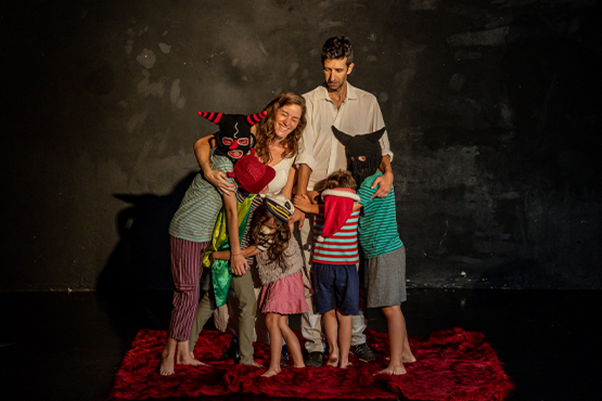 Familia de Artistas – Latituds | © Santiago Adur Familia de Artistas – Latituds | © Santiago Adur